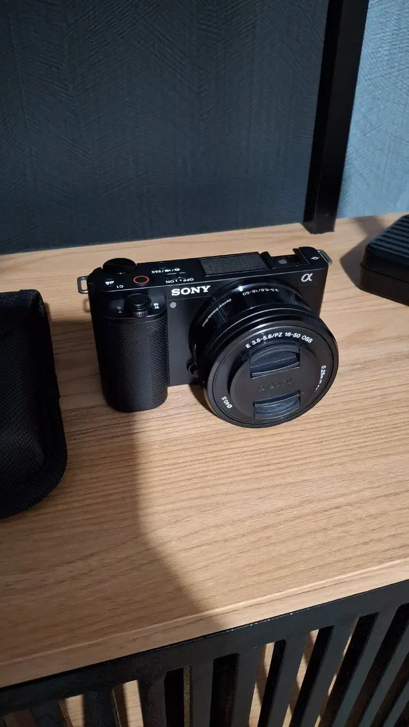 دوربین سونی Sony ZVe10|دوربین عکاسی و فیلم‌برداری|اسلام‌شهر, شهرک واوان|دیوار