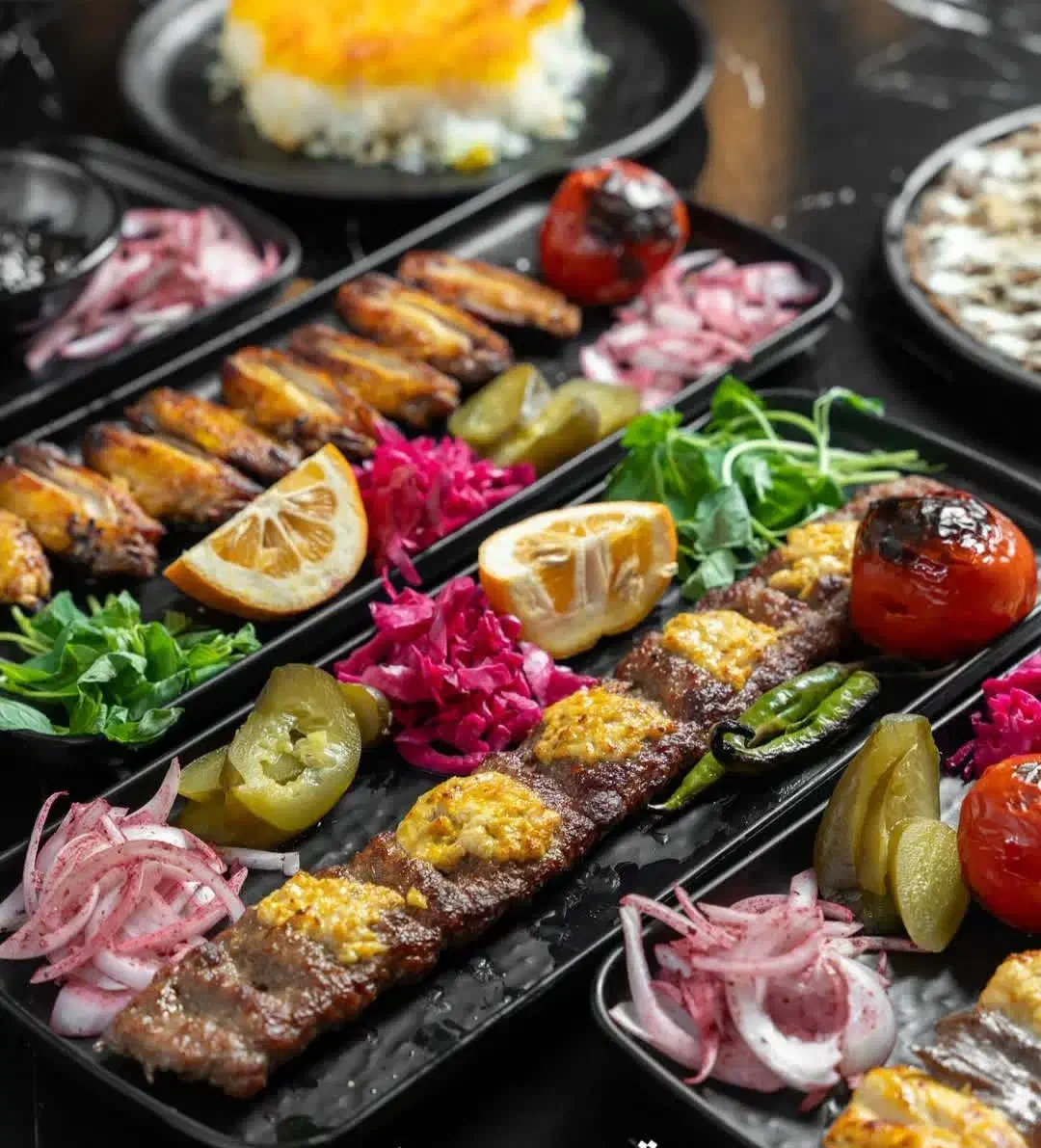 استخدام تضمینی نیرو در کافه رستوران|استخدام خدمات فروشگاه و رستوران|تهران, زعفرانیه|دیوار