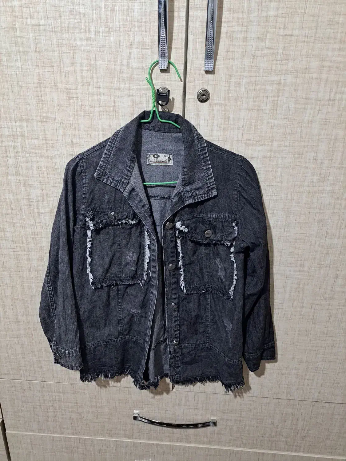 لباس اسپرت و کت اسپرت لی پسرانه و‌کفش کشتی|لباس|بیجار, |دیوار