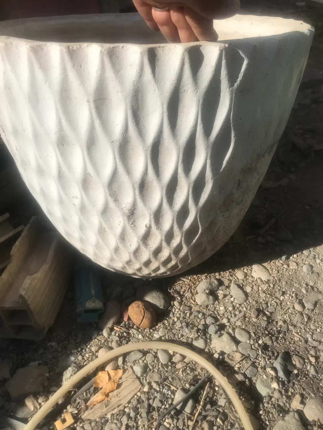 یک عدد گلدان بزرگ و زیبا گلدان و پایه زیرش|صنایع دستی و سایر لوازم تزئینی|جیرفت, |دیوار