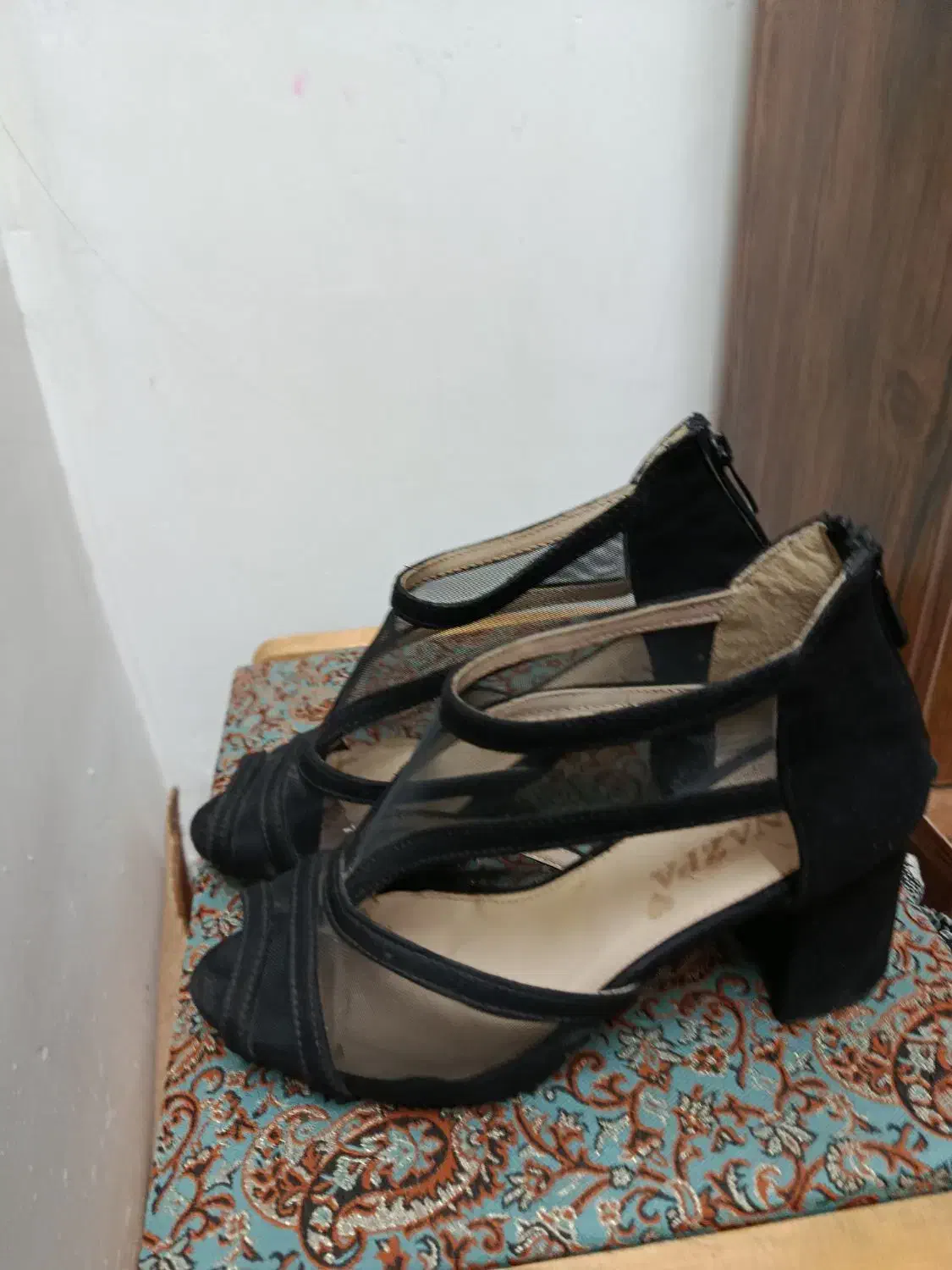 کفش مجلسی|کیف، کفش، کمربند|قم, باغ شازده|دیوار