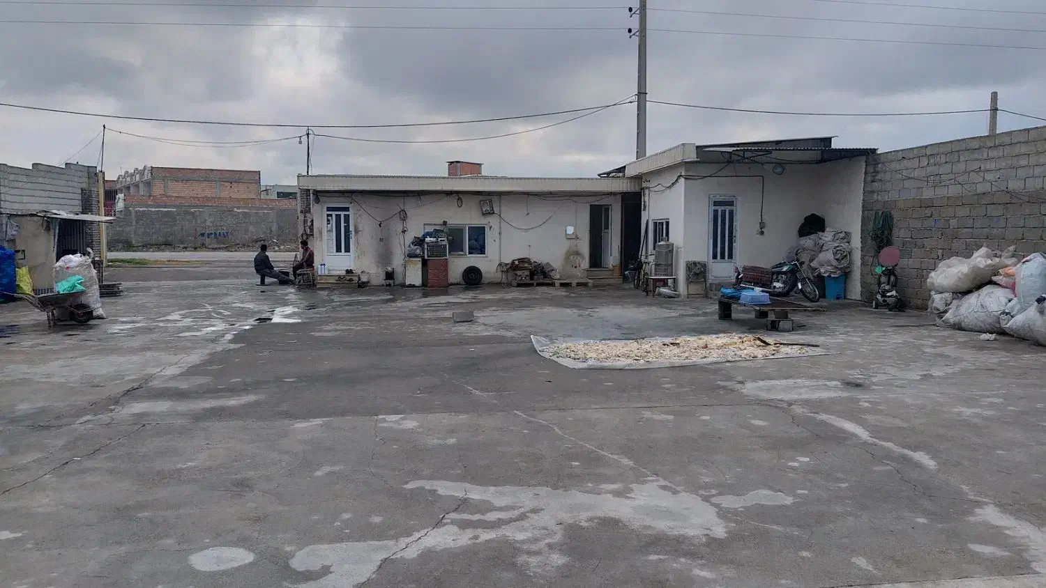 حیاط ۸۰۰متری با برق ۳ فاز|اجارهٔ دفتر صنعتی، کشاورزی، تجاری|گنبد کاووس, |دیوار