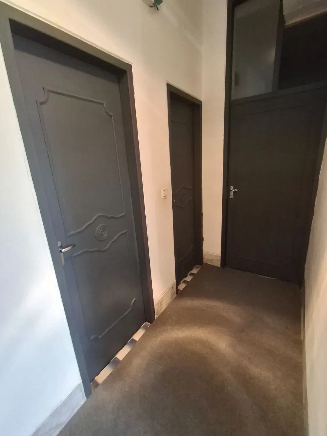 درب چوبی همراه با چارچوب و قفل سالم|مصالح و تجهیزات ساختمان|فسا, |دیوار