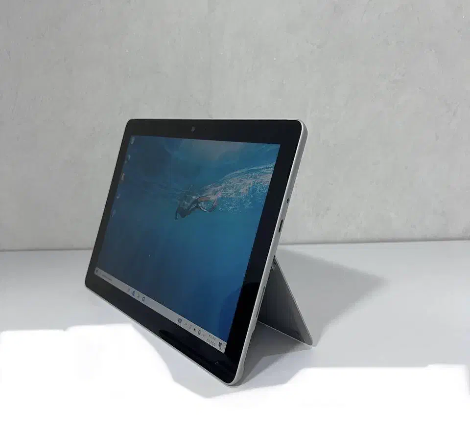 تبلت ویندوزی سرفیسgoمایکروسافت رم۴پردازنده سلرون|تبلت|تهران, میدان ولیعصر|دیوار