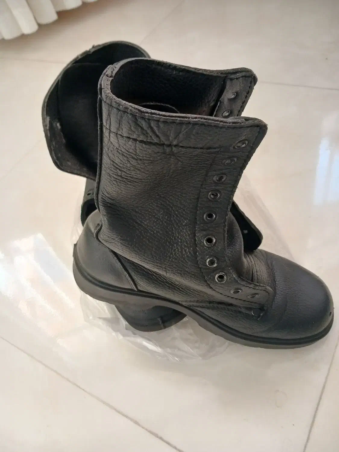 پوتین|کیف، کفش، کمربند|سبزوار, شرق کال میانی|دیوار