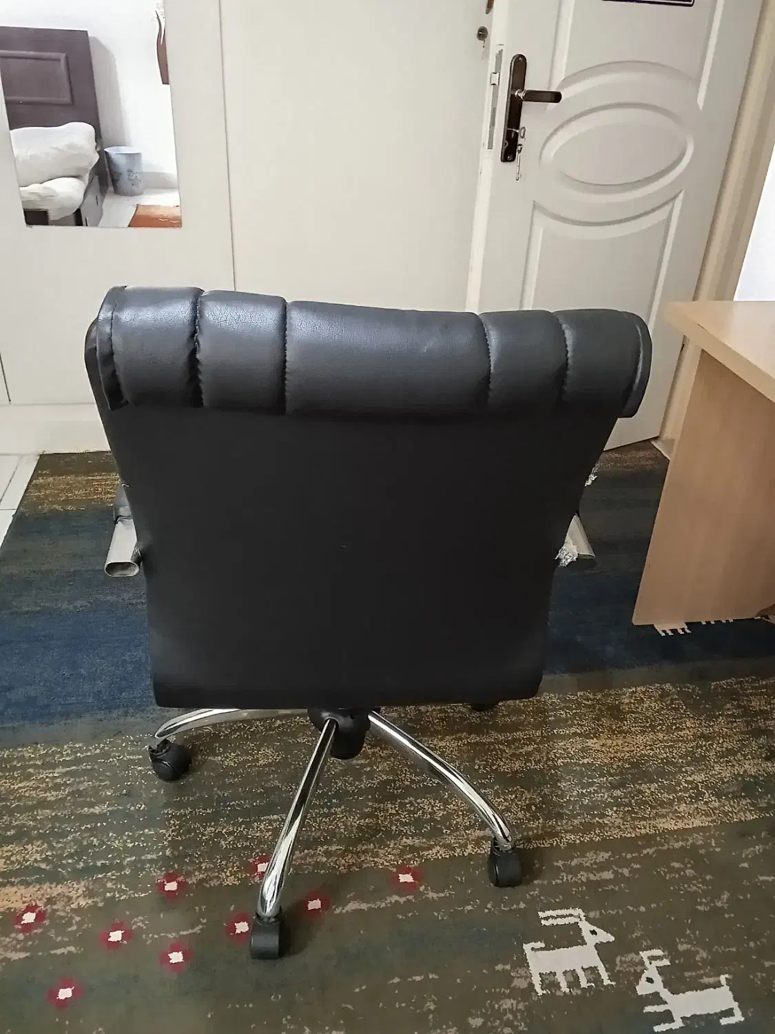 صندلی مدیریتی|صندلی و نیمکت|تهران, آبشار تهران (دریاچه)|دیوار