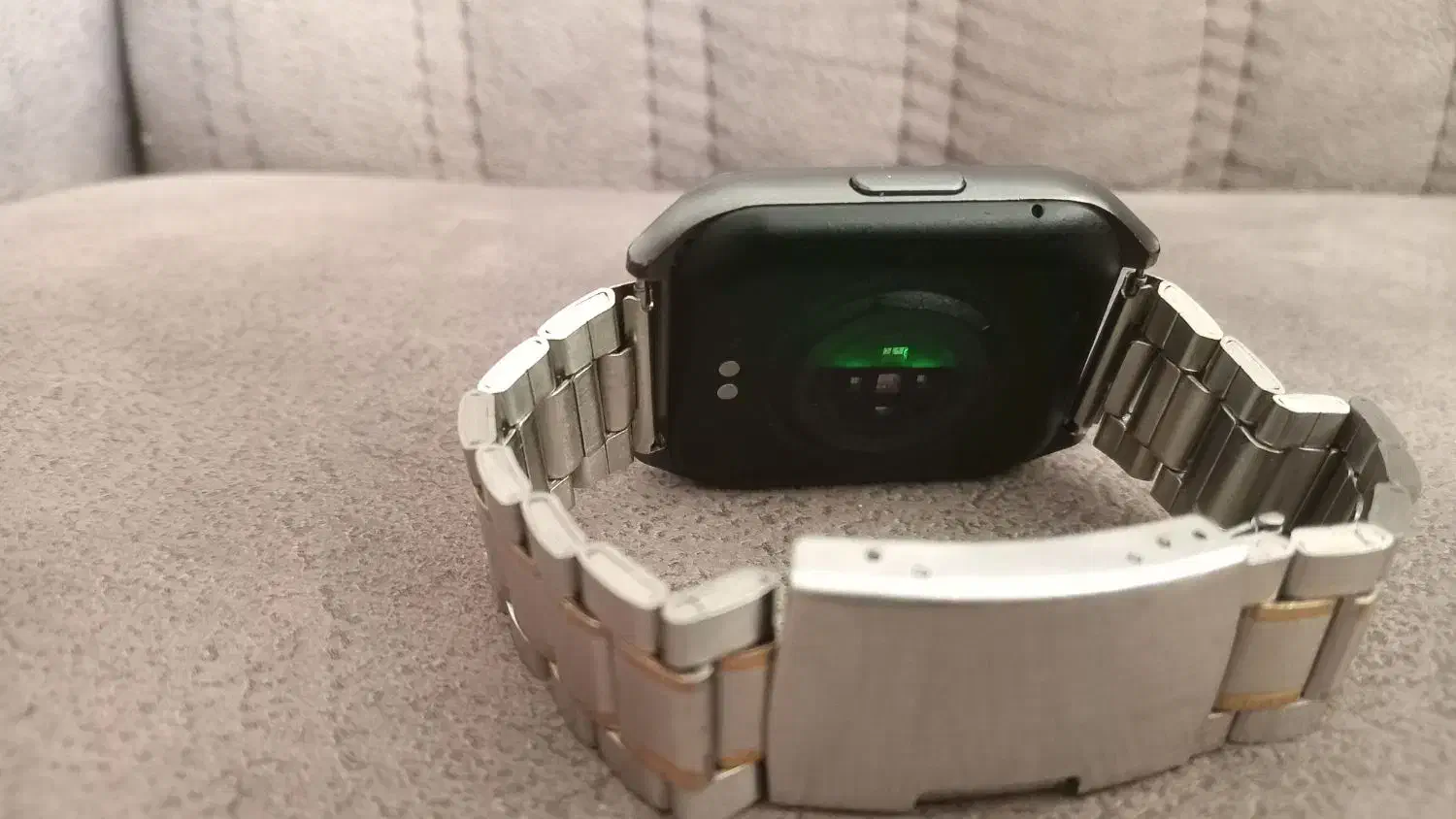 در حد نو|ساعت|کنگاور, |دیوار