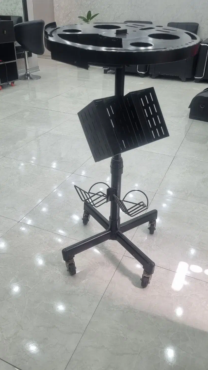 ترولی ،صندلی اصلاح ، مانکن ،پاروان ،دستگاه بخور|آرایشگاه و سالنهای زیبایی|قم, بلوار امین و ساحلی|دیوار