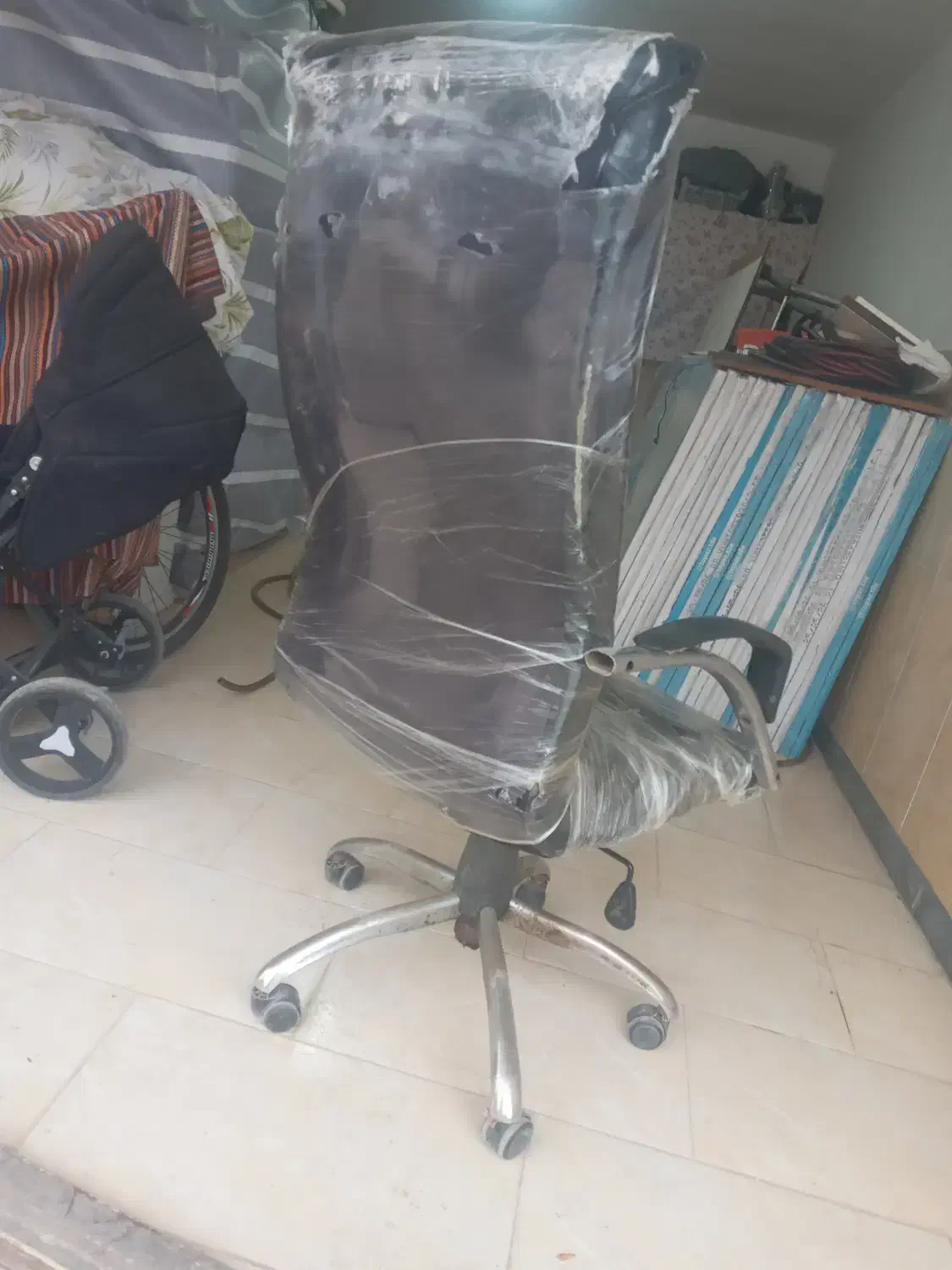 فروش صندلی مدیریت در حد نو + میز عسلی|مبلمان اداری|پارسآباد, |دیوار