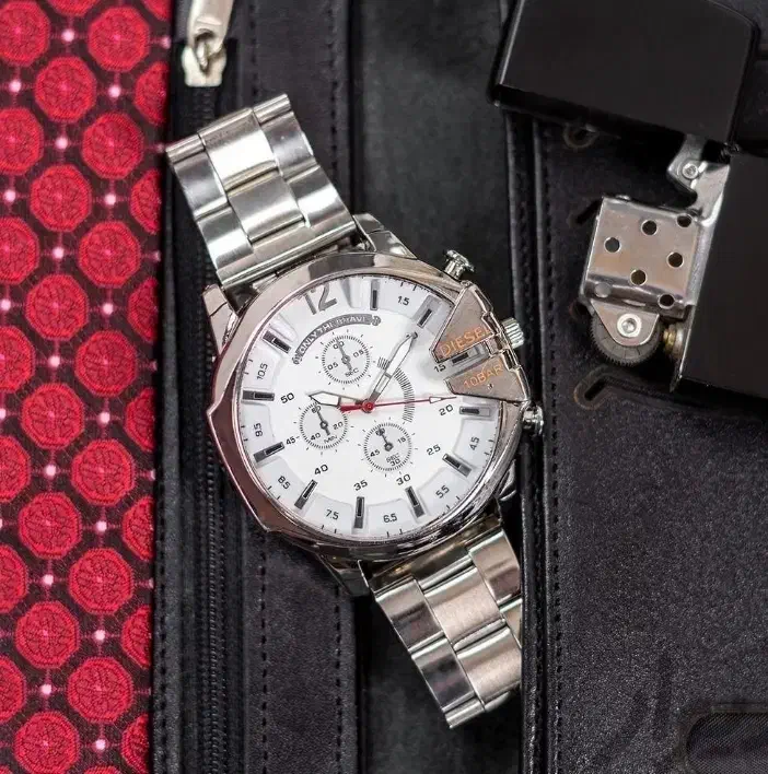 ساعت دیزل|ساعت|اصفهان, نقش جهان|دیوار