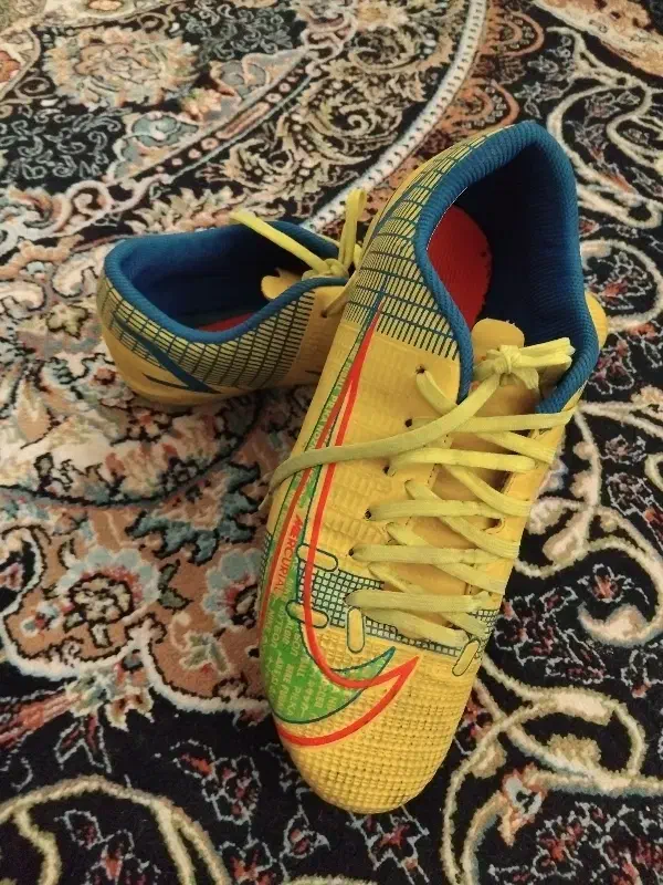 کفش اِستُک کفش چمنی یا میخی|تجهیزات ورزشی|شاهرود, |دیوار