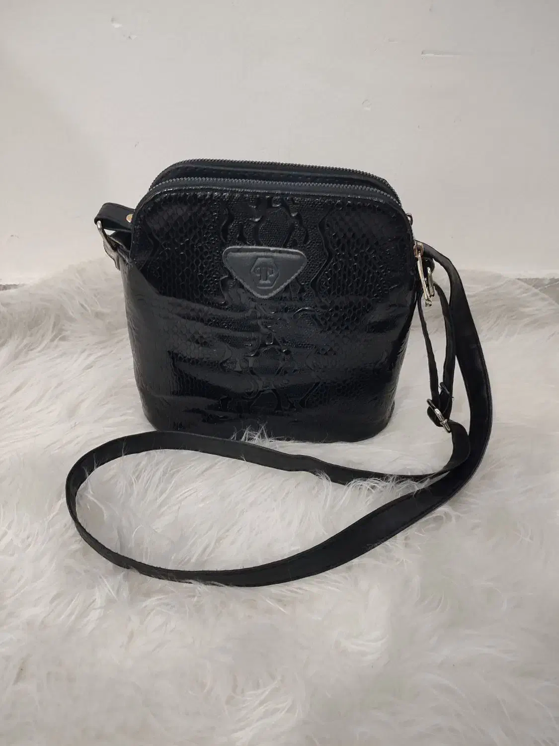 کیف در حد نو|کیف، کفش، کمربند|رشت, معلم|دیوار