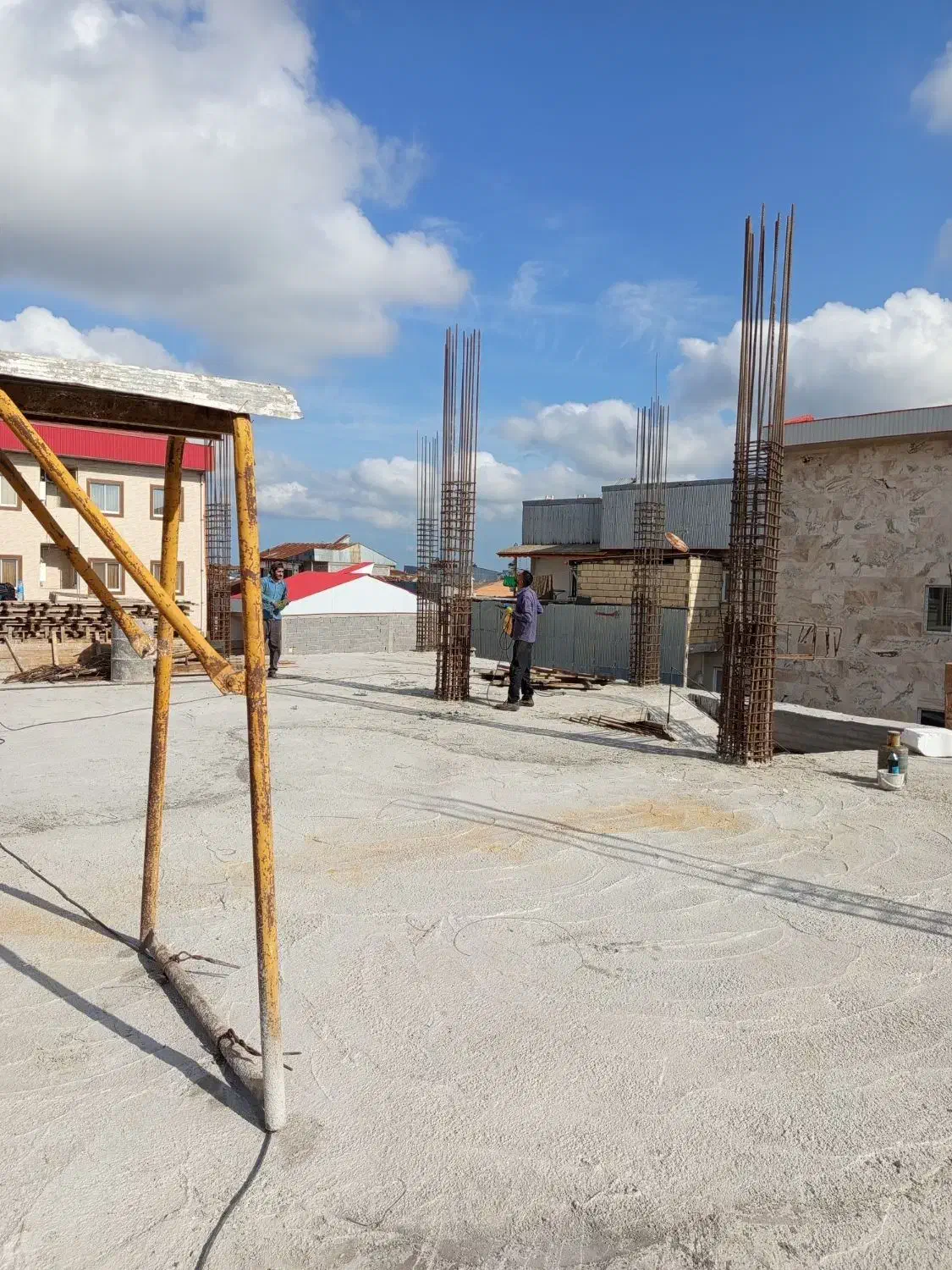 اسکلت بتنی ارماتور بندی و بتن ریزی|خدمات پیشه و مهارت|رشت, پیرکلاچای|دیوار