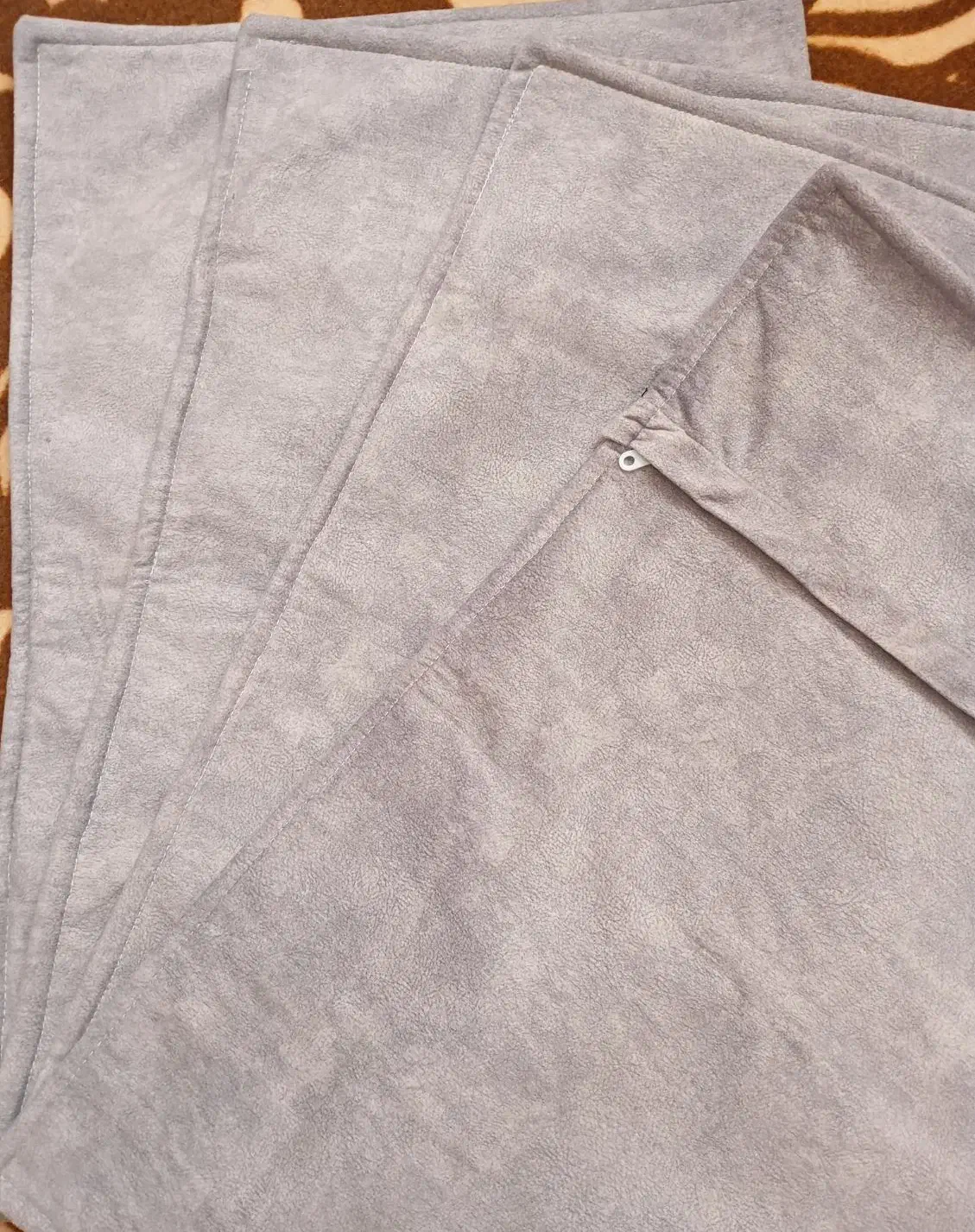 روبالشتی|رختخواب، بالش، پتو|نهبندان, |دیوار