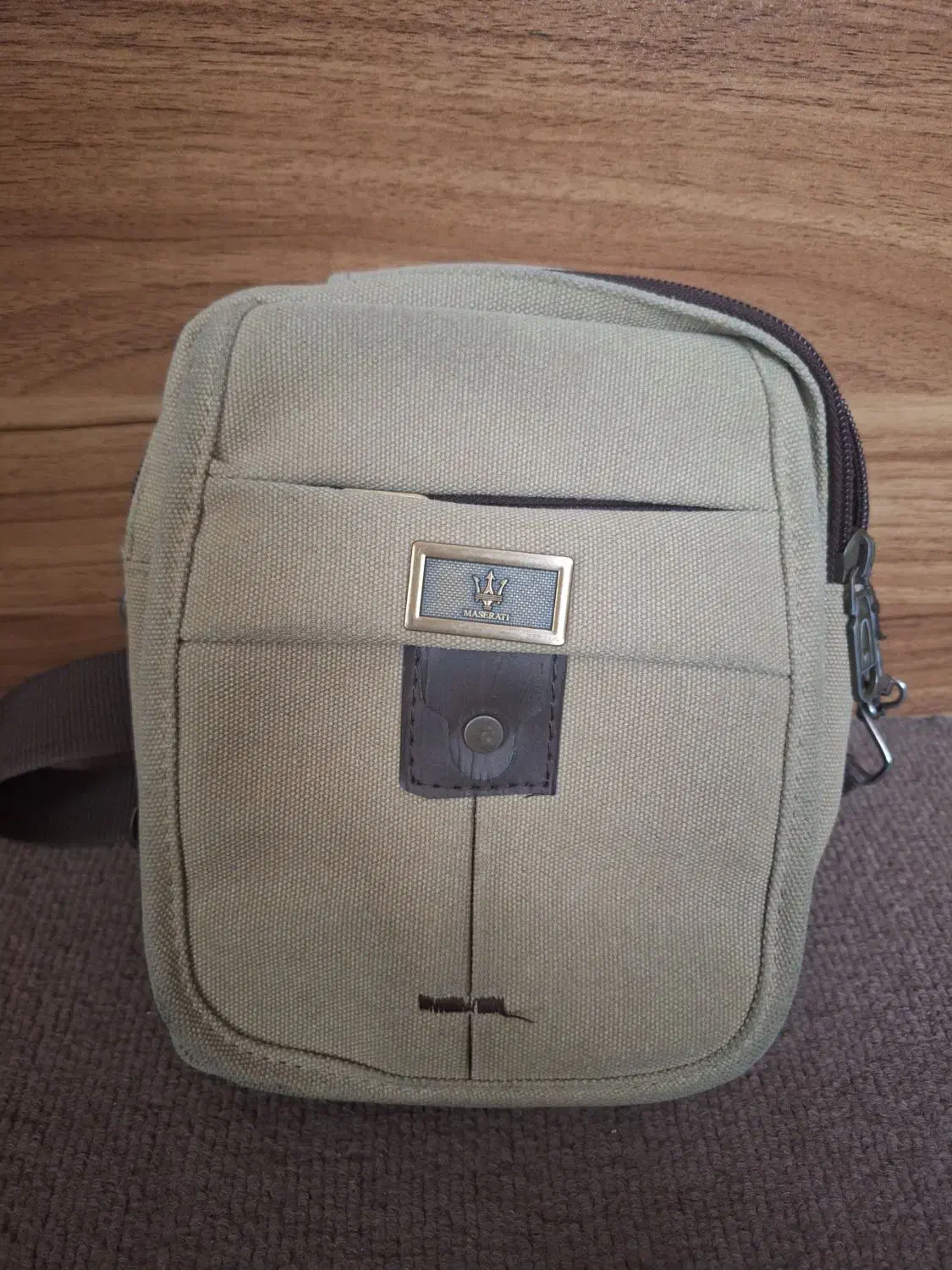 کیف دوشی نو|کیف، کفش، کمربند|کرج, ساسانی (قلمستان)|دیوار