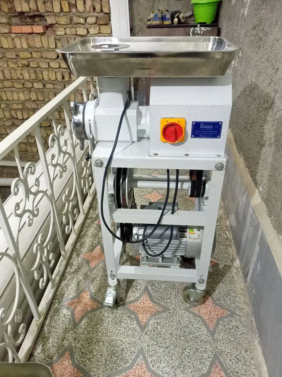 خریدار چرخ کوشت لوازم رستوران. یخچال. کوکا همه نو|کافی‌شاپ و رستوران|تهران, تهرانسر مرکزی|دیوار