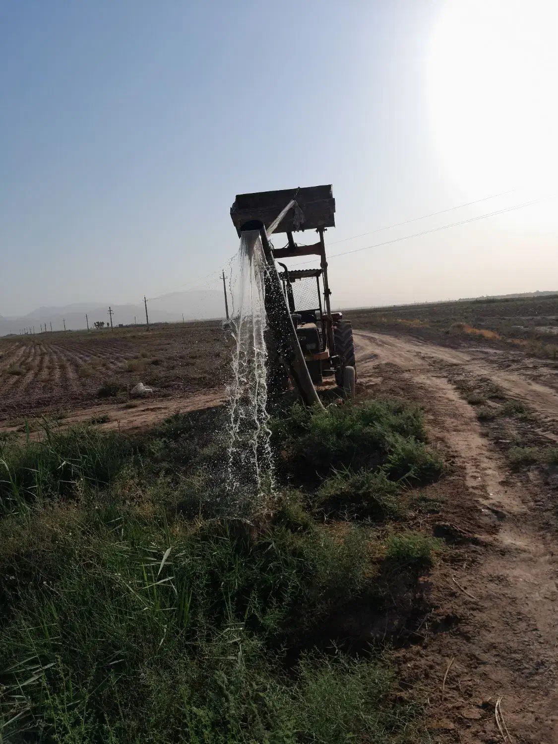 فروش یکدستگاه تراکتور همراه با بیل جلو|خودرو سنگین|گرمسار, |دیوار