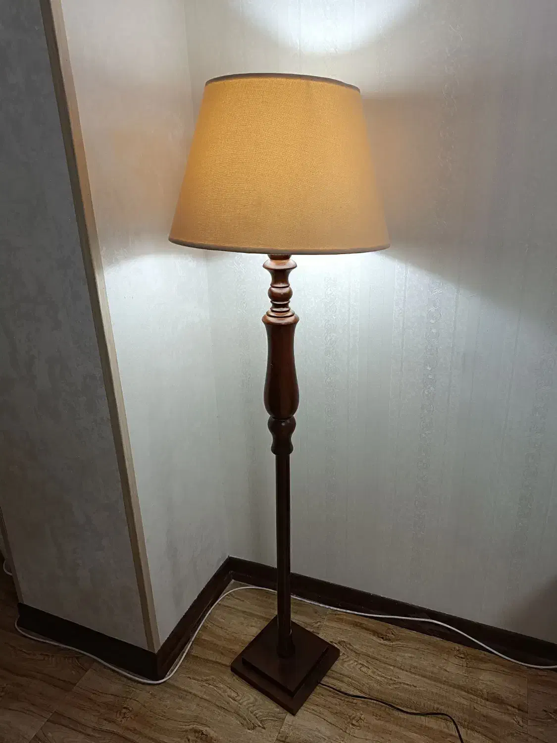 آباژور|چراغ خواب و آباژور|نهاوند, |دیوار