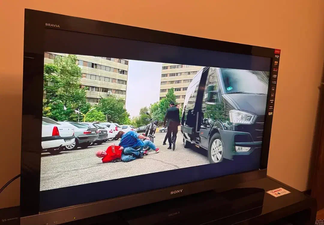 تلویزیون ۴۶اینچ سونیEX500 با میز|تلویزیون و پروژکتور|اصفهان, سپاهانشهر|دیوار