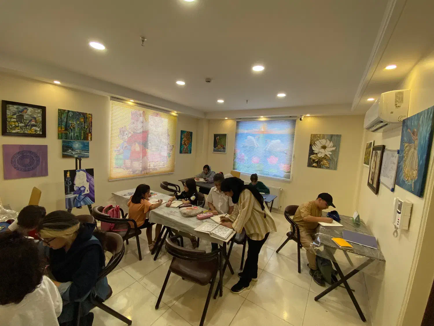 سالن مطالعه مخصوص خانوم‌ها و اقایون در صیاد ۱۴|اجارهٔ کوتاه‌مدت دفتر کار و فضای آموزشی|مشهد, صیاد شیرازی|دیوار