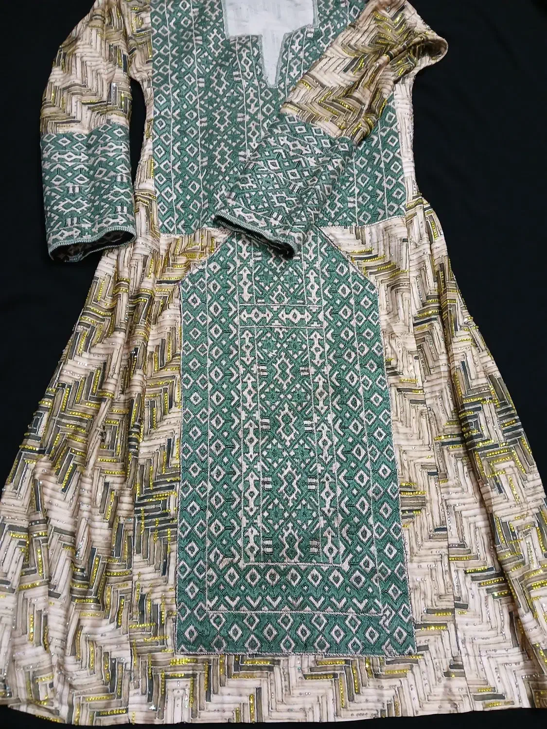 زیاستین لباس|لباس|زاهدان, |دیوار