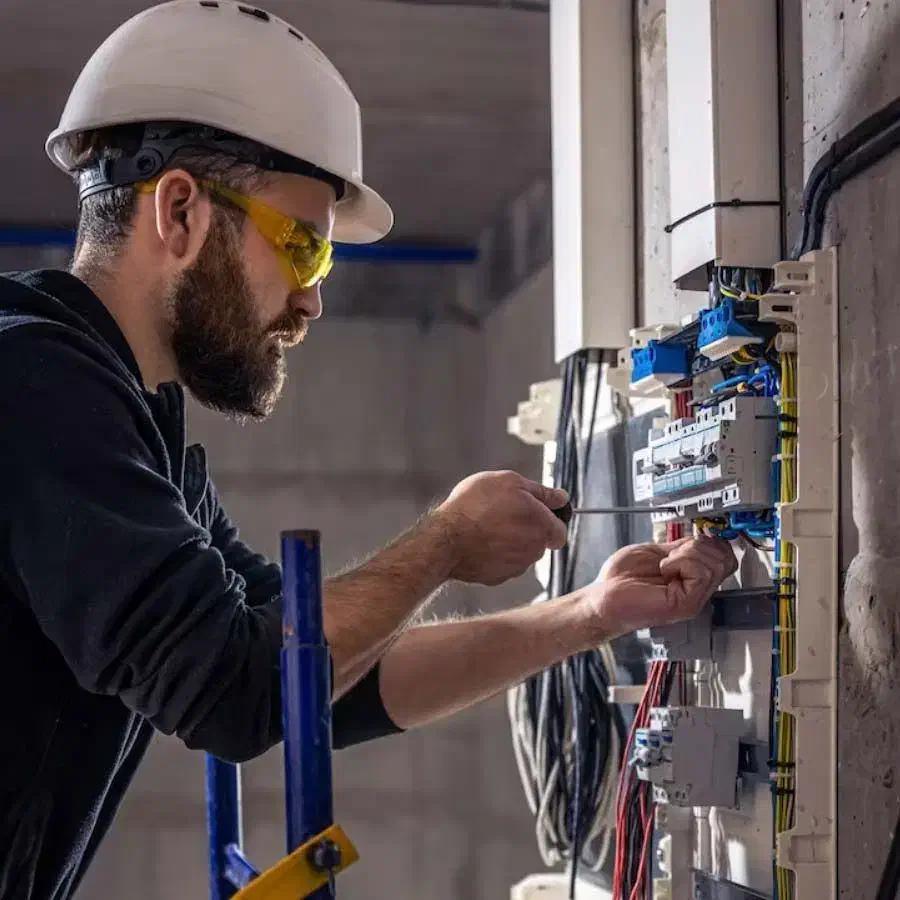 برقکار/خدمات تخصصی برق و تاسیسات ساختمانی|خدمات پیشه و مهارت|شاهینشهر, فردوسی|دیوار