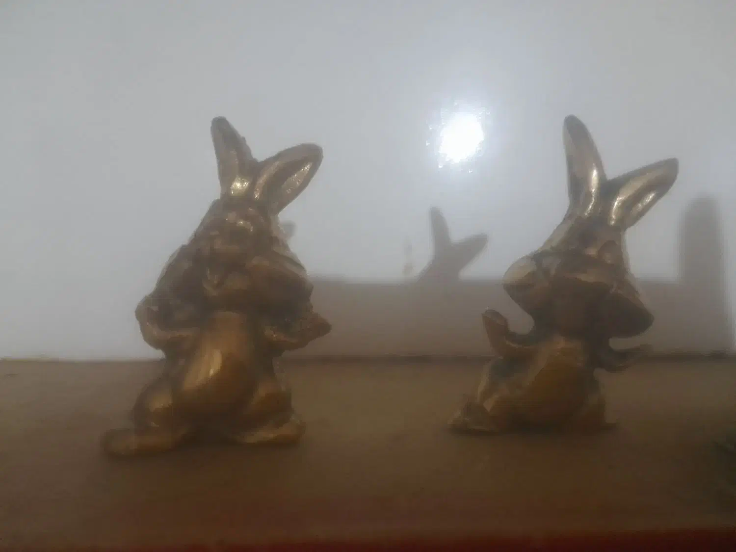 خرگوش برنجی دکری|کلکسیون اشیاء عتیقه|نیشابور, خط کاشمر|دیوار