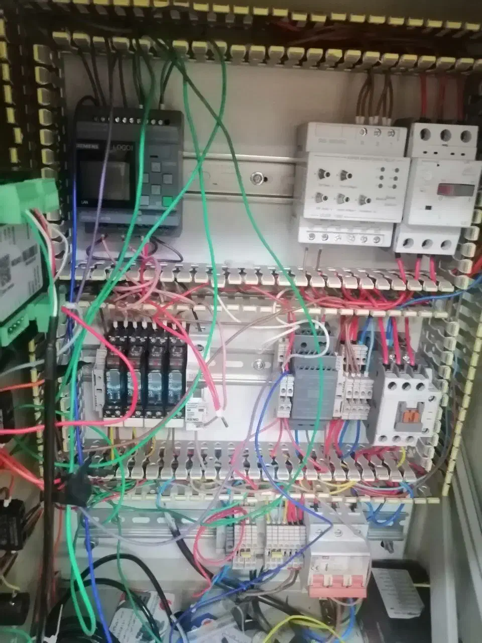 برق کار صنعتی/سیم کشی تابلوبرق/PLC /HMI/Drive|خدمات پیشه و مهارت|تبریز, |دیوار