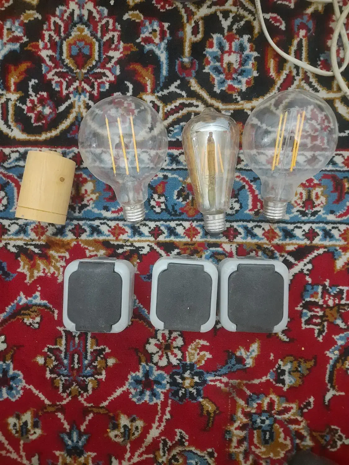 سه عددلامپ ادیسونی وشش عددپریزروکار|لامپ و چراغ|نجف‌آباد, فیروزآباد|دیوار