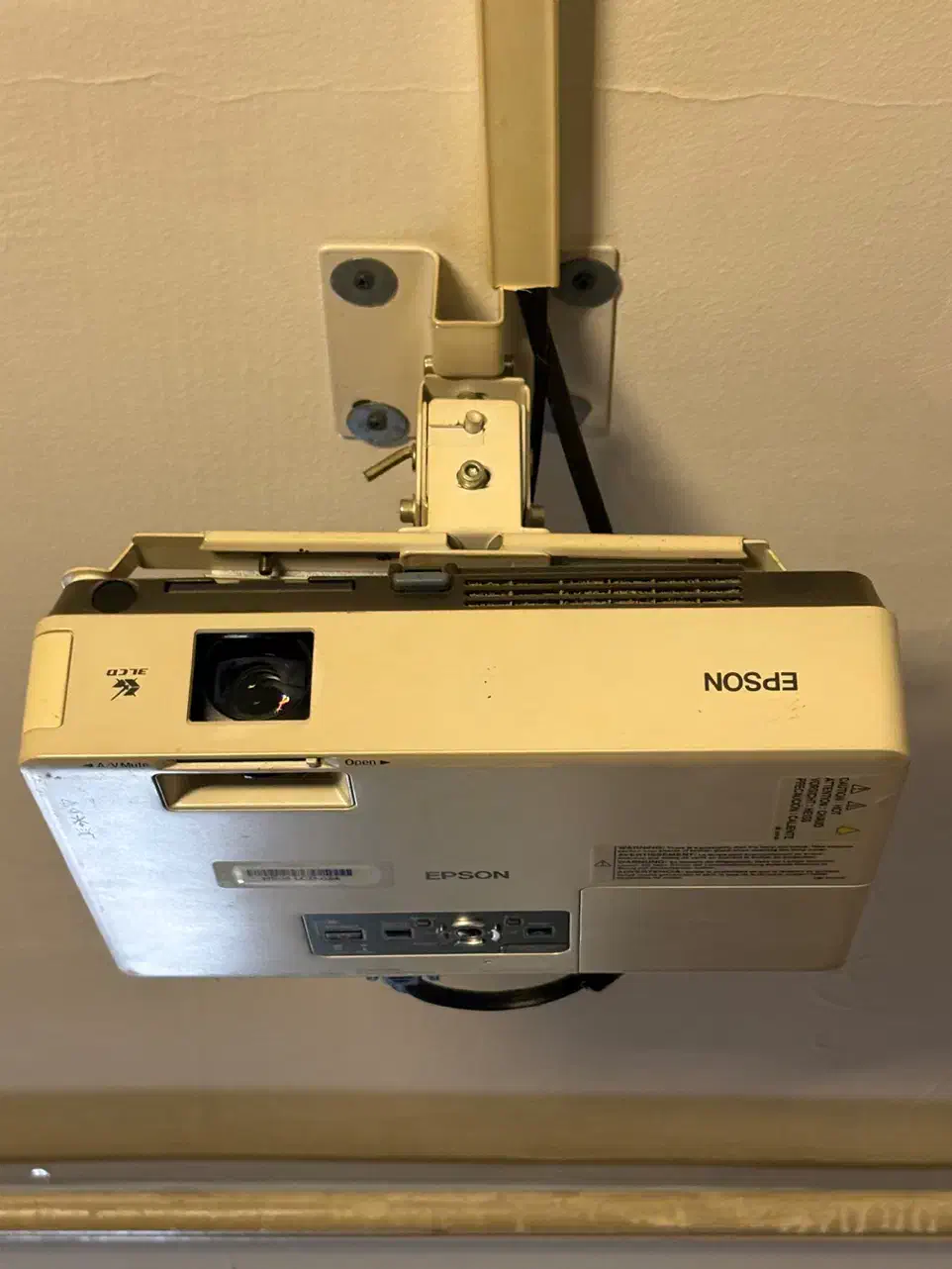 ویدیو پرژکتور|تلویزیون و پروژکتور|اصفهان, بهارستان|دیوار