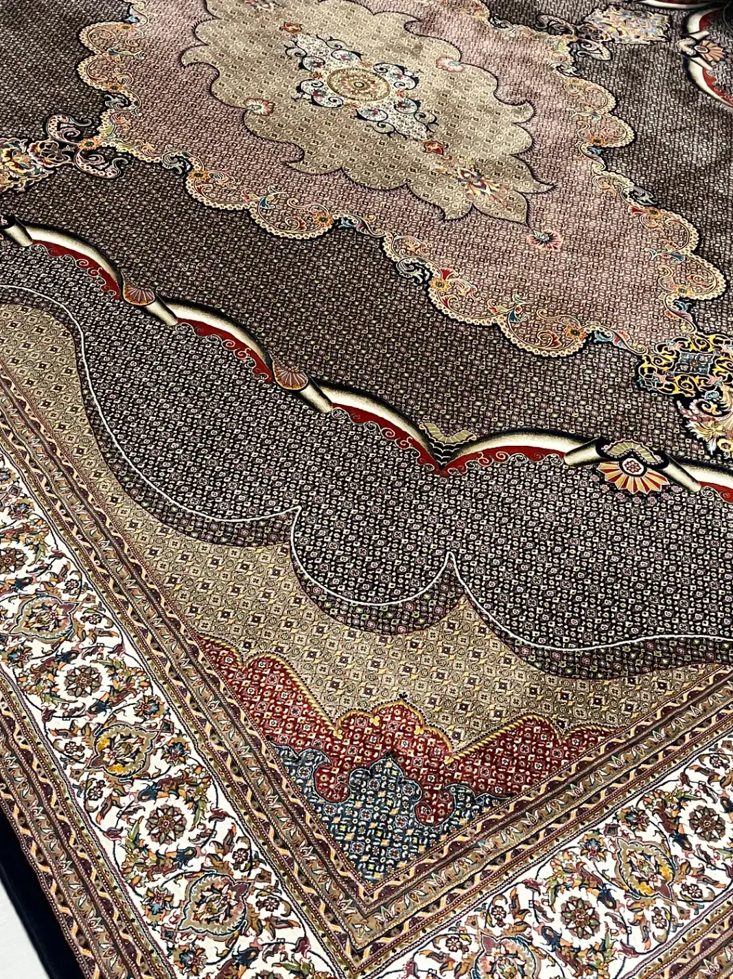 فرش ۱۲متری ۱۰۰۰شانه|فرش|رشت, گلزاران|دیوار