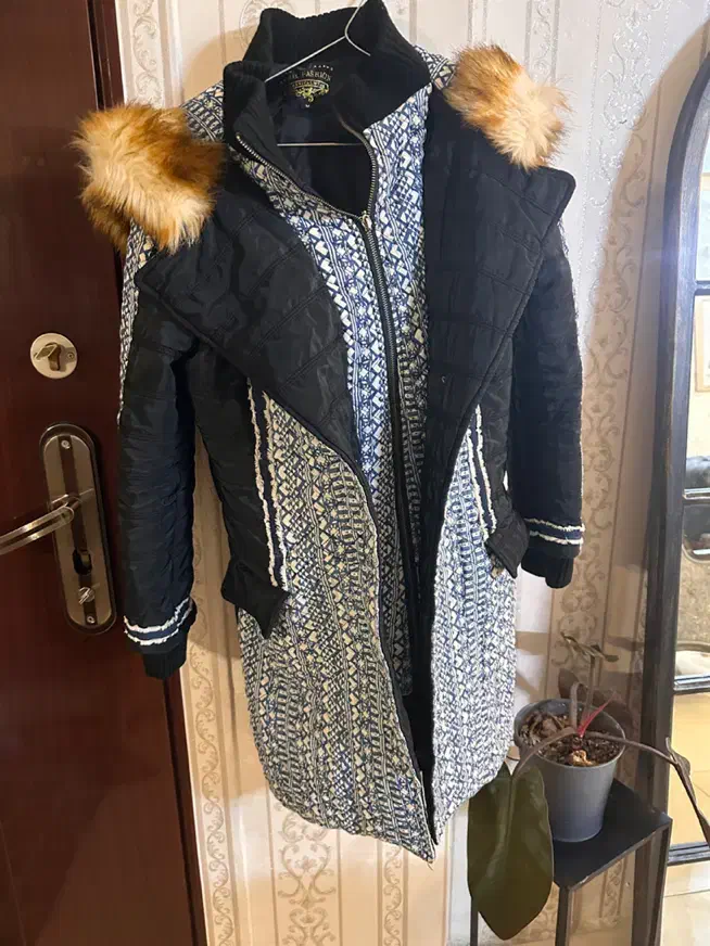 پالتو نو|لباس|مشهد, عامل|دیوار