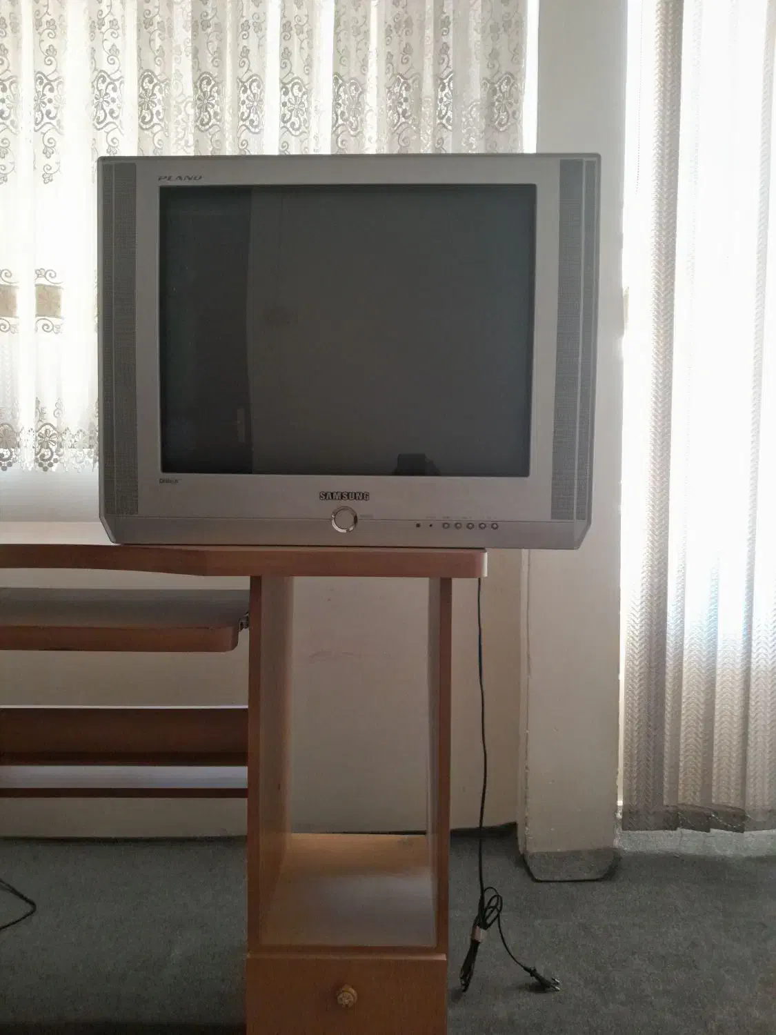 یکدستگاه  تلویز یون ساموسونگ ۲۱ اینچ  نقره ای|تلویزیون و پروژکتور|ورامین, ورامین|دیوار