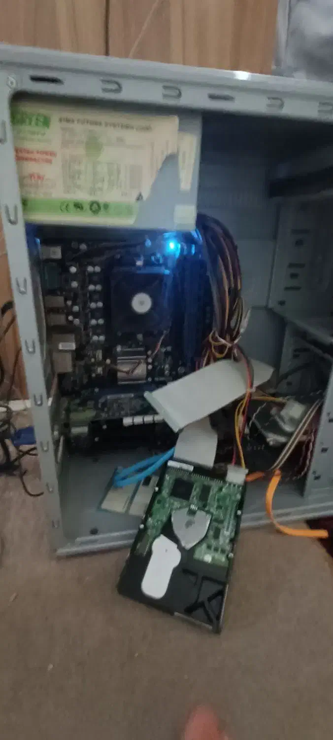 کیس و کامپیوتر و قدیمی|رایانه رومیزی|قزوین, |دیوار