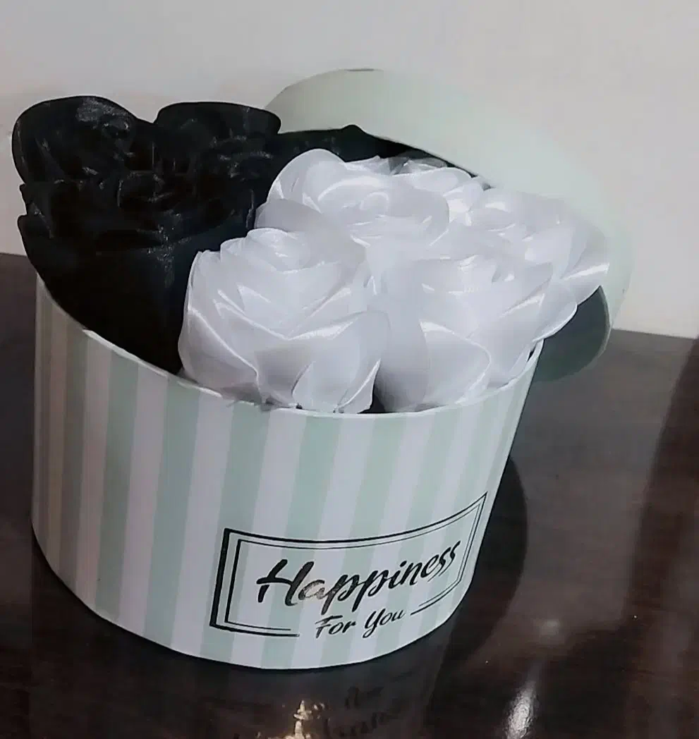 گل رُز ربانی|گل مصنوعی|صومعه‌سرا, |دیوار