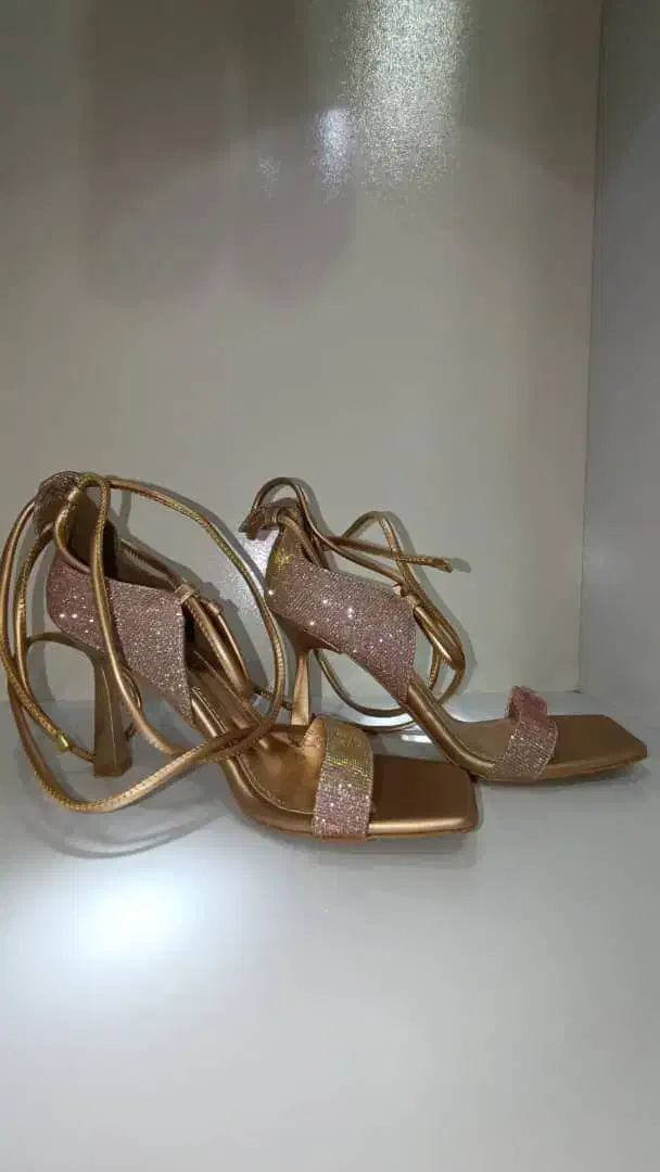 کفش|کیف، کفش، کمربند|ماکو, |دیوار