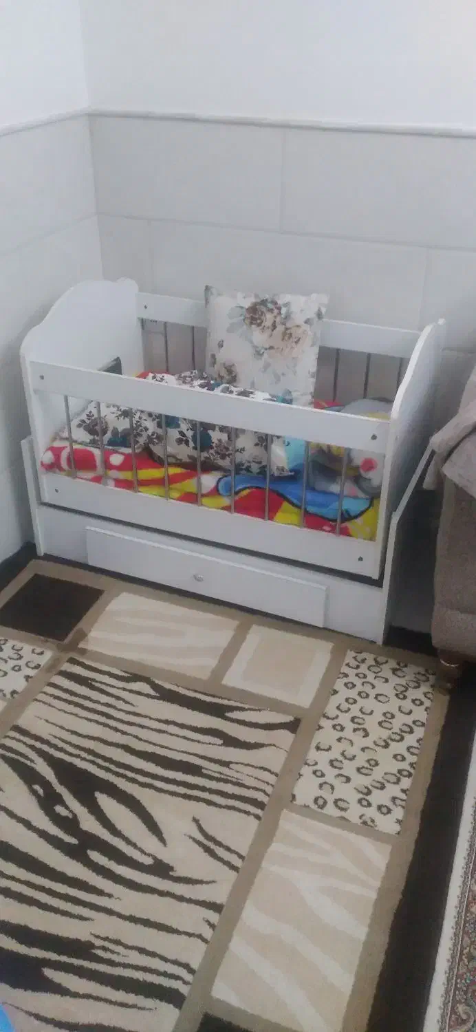 تخت گهواره ای کودک|تخت و سرویس خواب|قم, شاه ابراهیم|دیوار