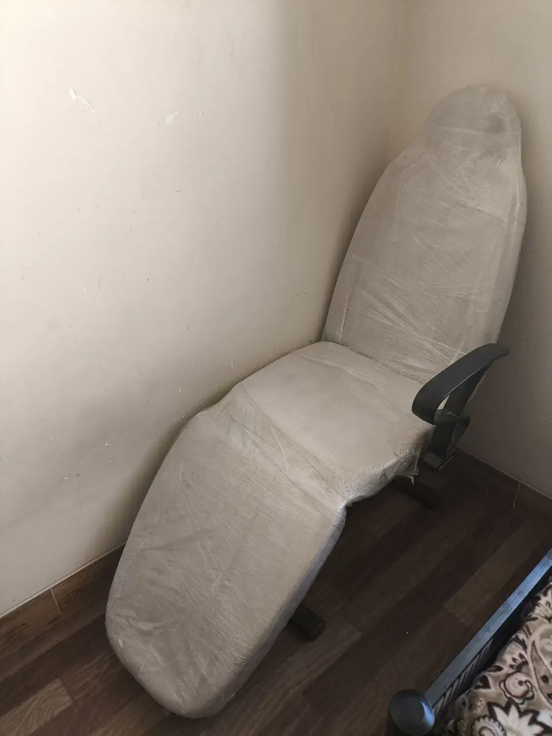 رنگ مو و سرشور و صندلی جک دار سه تکه|آرایشی، بهداشتی، درمانی|شیراز, لشکری|دیوار