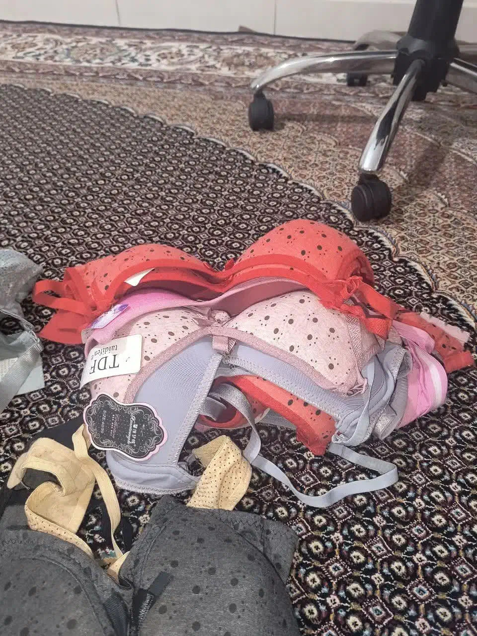 سوتین|لباس|همدان, |دیوار