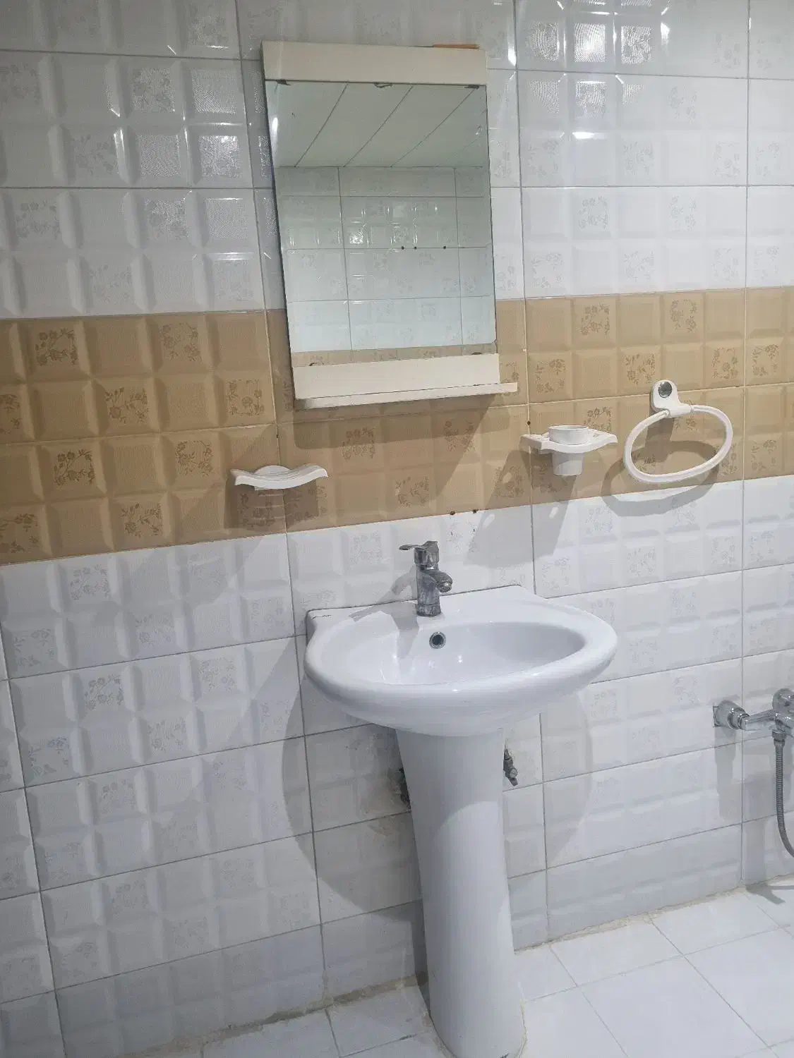 روشویی واینه با متعلقات کارکرده|لوازم سرویس بهداشتی|کرج, گوهردشت|دیوار