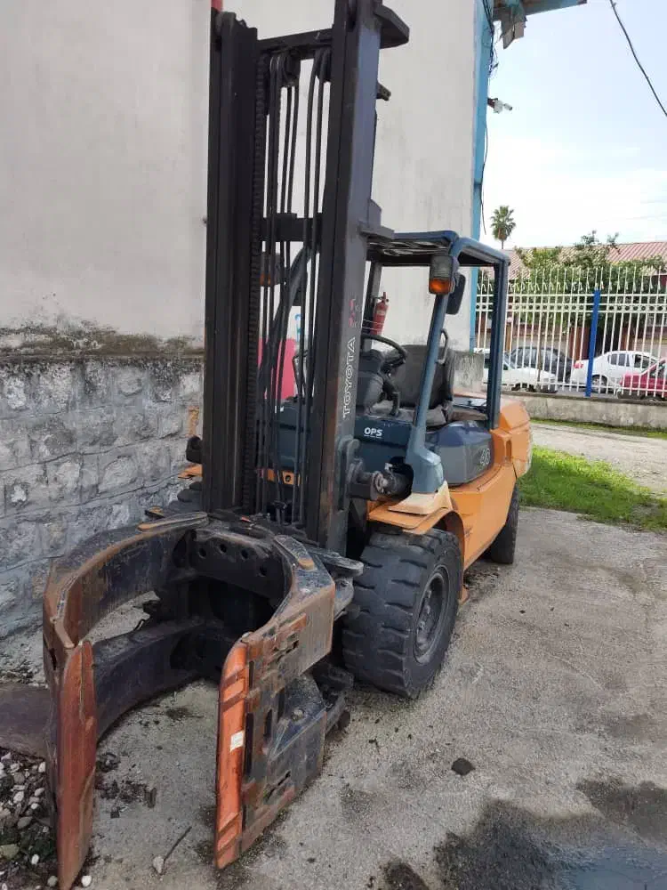 لیفتراک تویوتا ۴ تن دیزل|خودرو سنگین|گرمدره, |دیوار