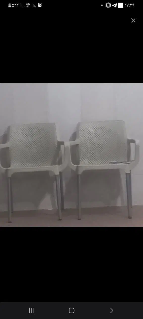 صندلی پلاستیکی|صندلی و نیمکت|قم, قلعه کامکار|دیوار