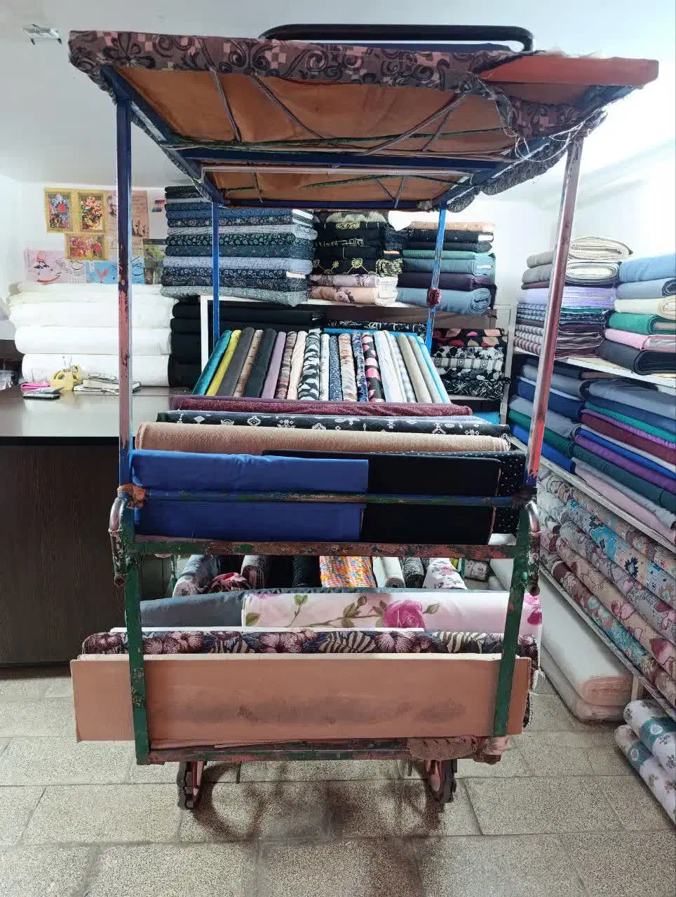 گاری چهار چرخ|ابزارآلات|قم, قلعه کامکار|دیوار