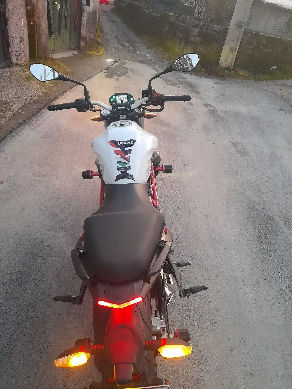 فروش بنلی نیو فیس ۳۰۰ جفت سیلندر در حد نو|موتورسیکلت|عباسآباد, |دیوار