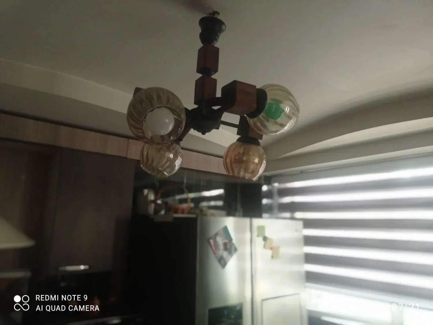 لوستر چوبی سالم|لوستر و چراغ آویز|اندیشه, اندیشه فاز ۵|دیوار