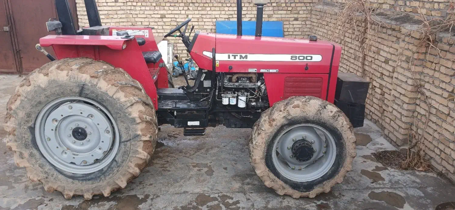 تراکتور ۸۰۰|خودرو سنگین|صائین قلعه, |دیوار