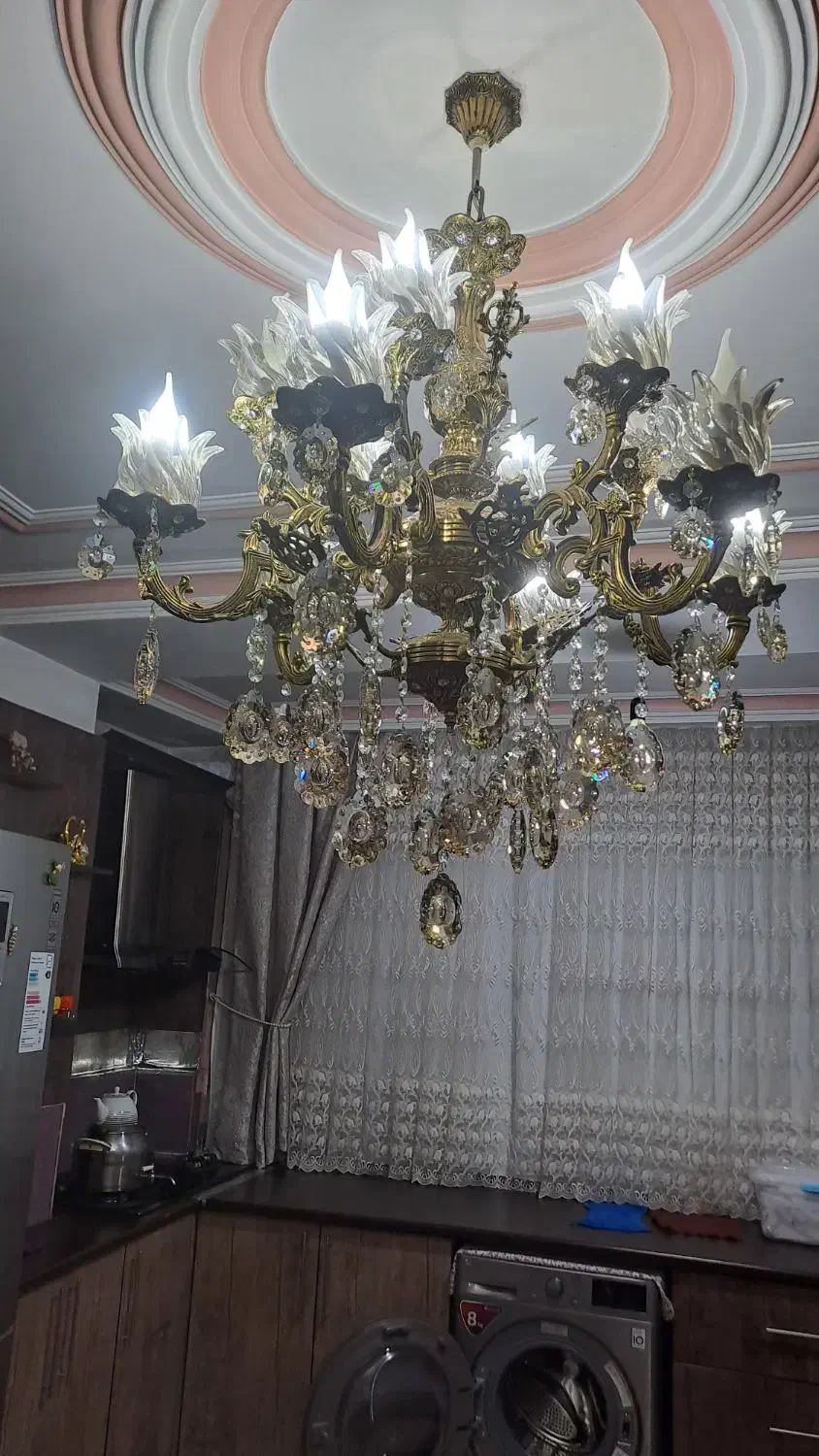 لوستر یک جفت|لوستر و چراغ آویز|قدس, شهر‌قدس|دیوار