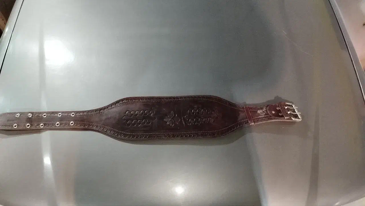 کمربند ورزشکاری کم کار کرده چرم اصل قدیمی|کیف، کفش، کمربند|تبریز, |دیوار