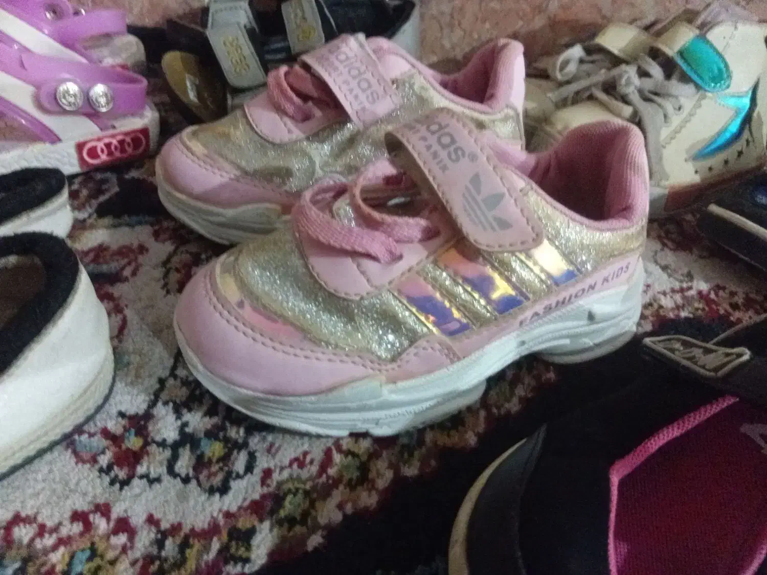 کفش|کیف، کفش، کمربند|مشهد, چهنو|دیوار