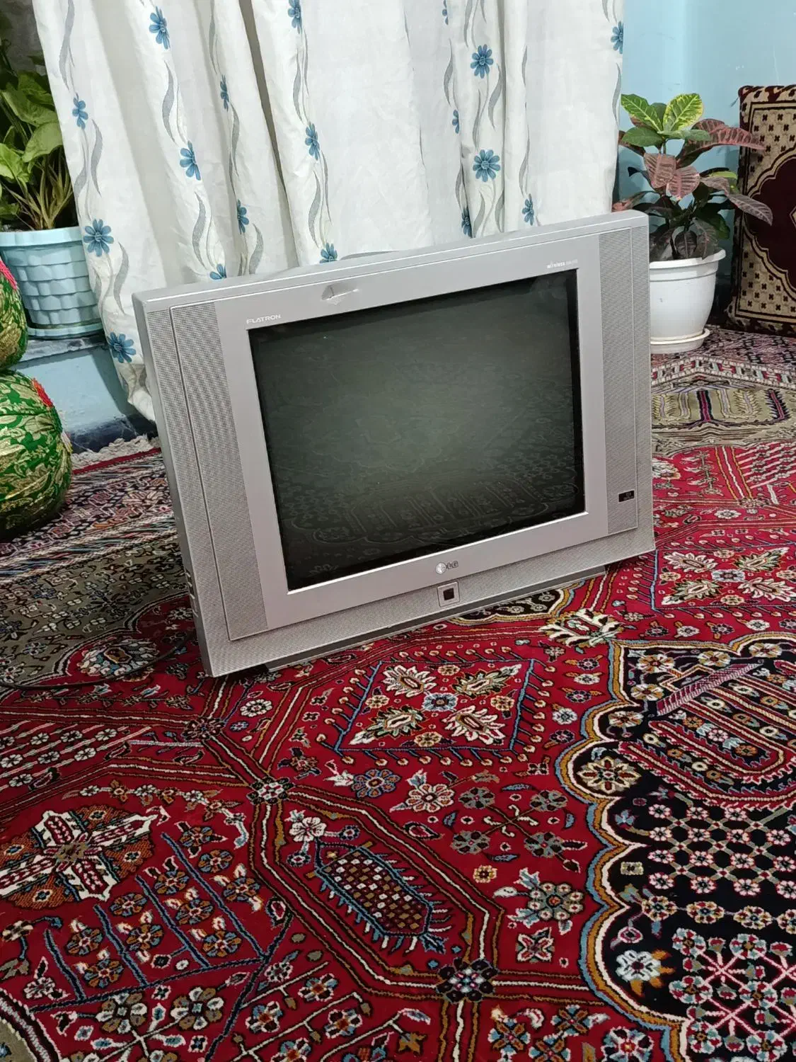 تلویزیون LG قدیمی|تلویزیون و پروژکتور|نورآباد ممسنی, |دیوار